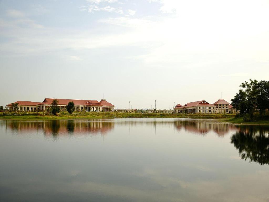 Horizon Lake View Resort Naypyidaw Exteriör bild